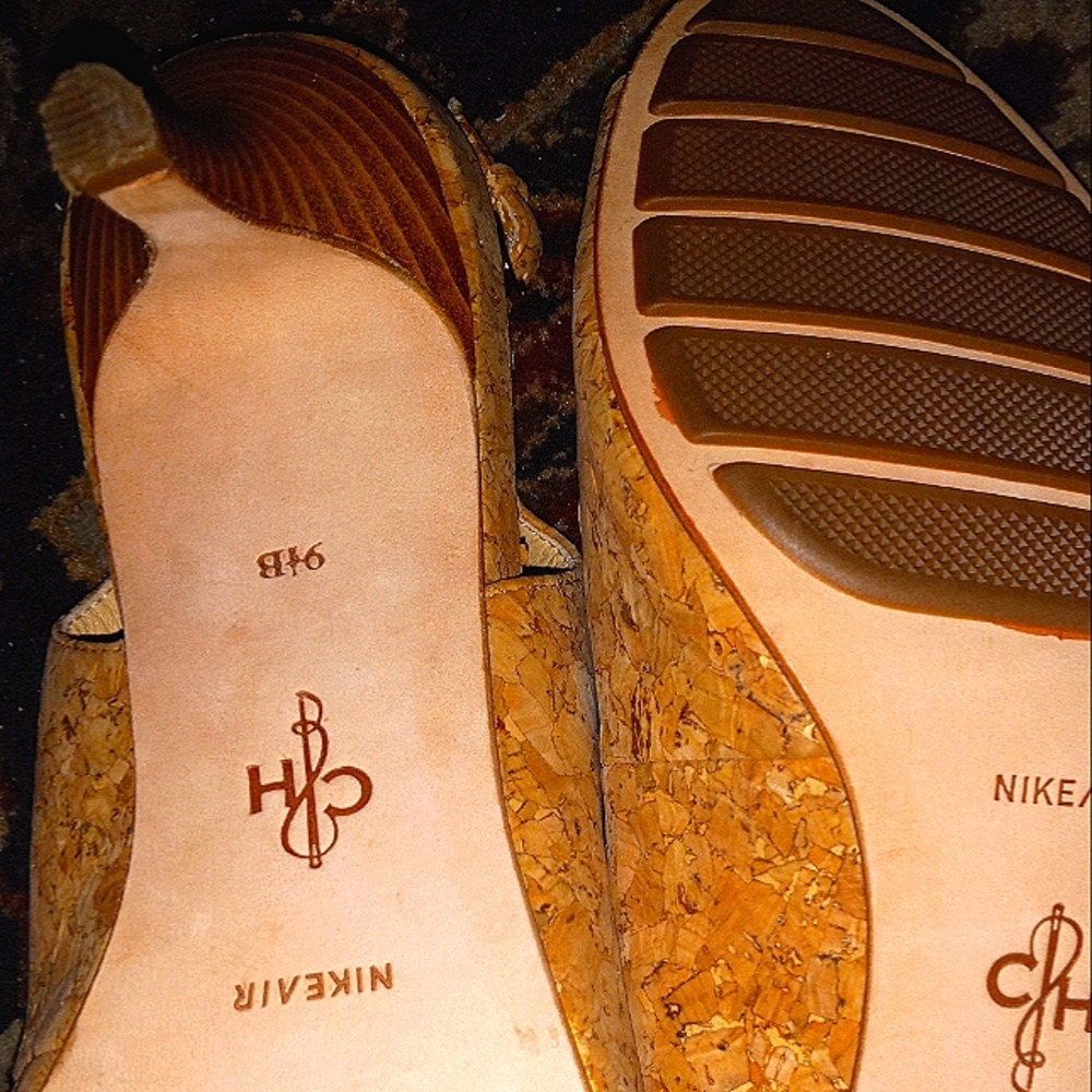 COLE HAAN Cork Open-Toe Stacked Heel Sandals. 9.5 - Picture 8 of 9